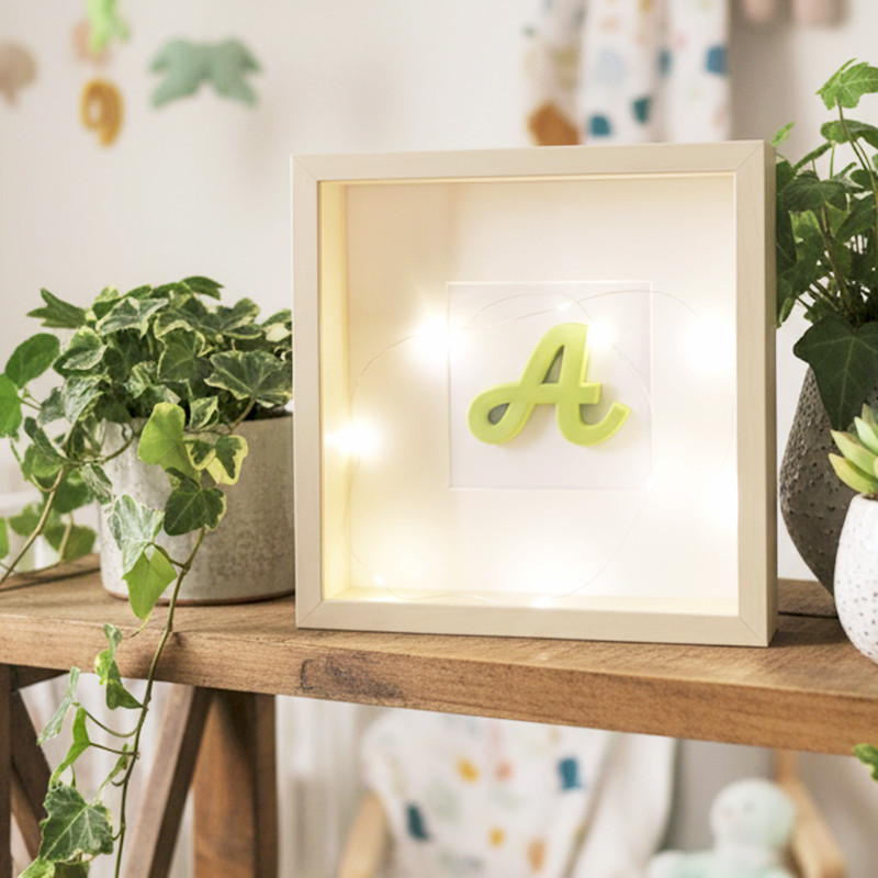 Quadro Letra Personalizada com Luzes de Fada | Decoração Infantil 25x25cm